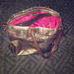 Beautiful Stella and Dot tote with removal strap